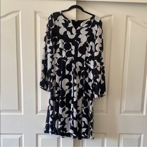 Worthington Black and White Geometric Long Sleeve Dress. Size 8